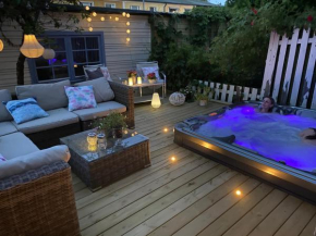 Cozy house with amazing year-around outdoor Spa in Saltsjöbaden
